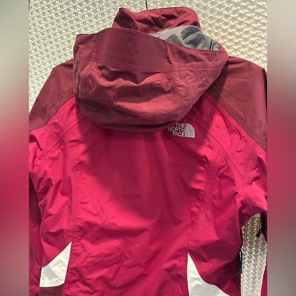 North Face Women’s Pink/Cranberry Hooded HyVent Winter Ski Jacket; Size S/P - Picture 2 of 14